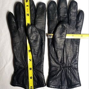 Women's leather gloves